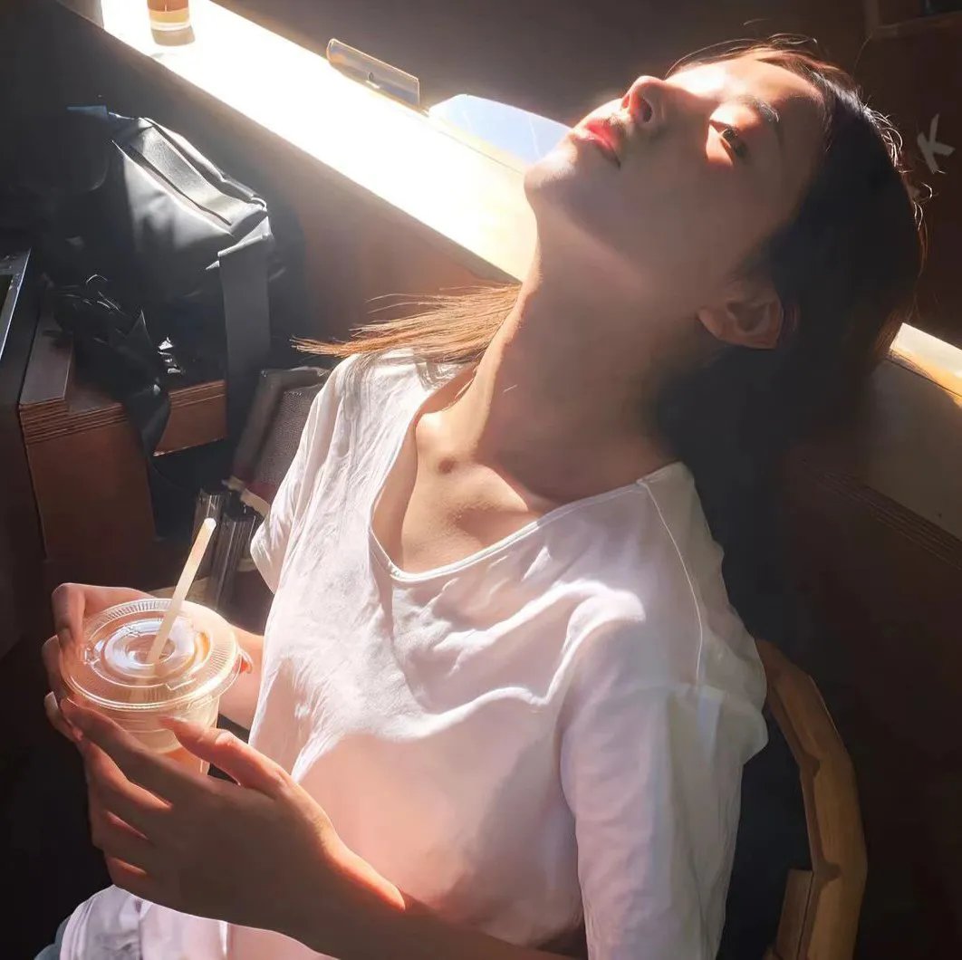 亲爱的同志 封面